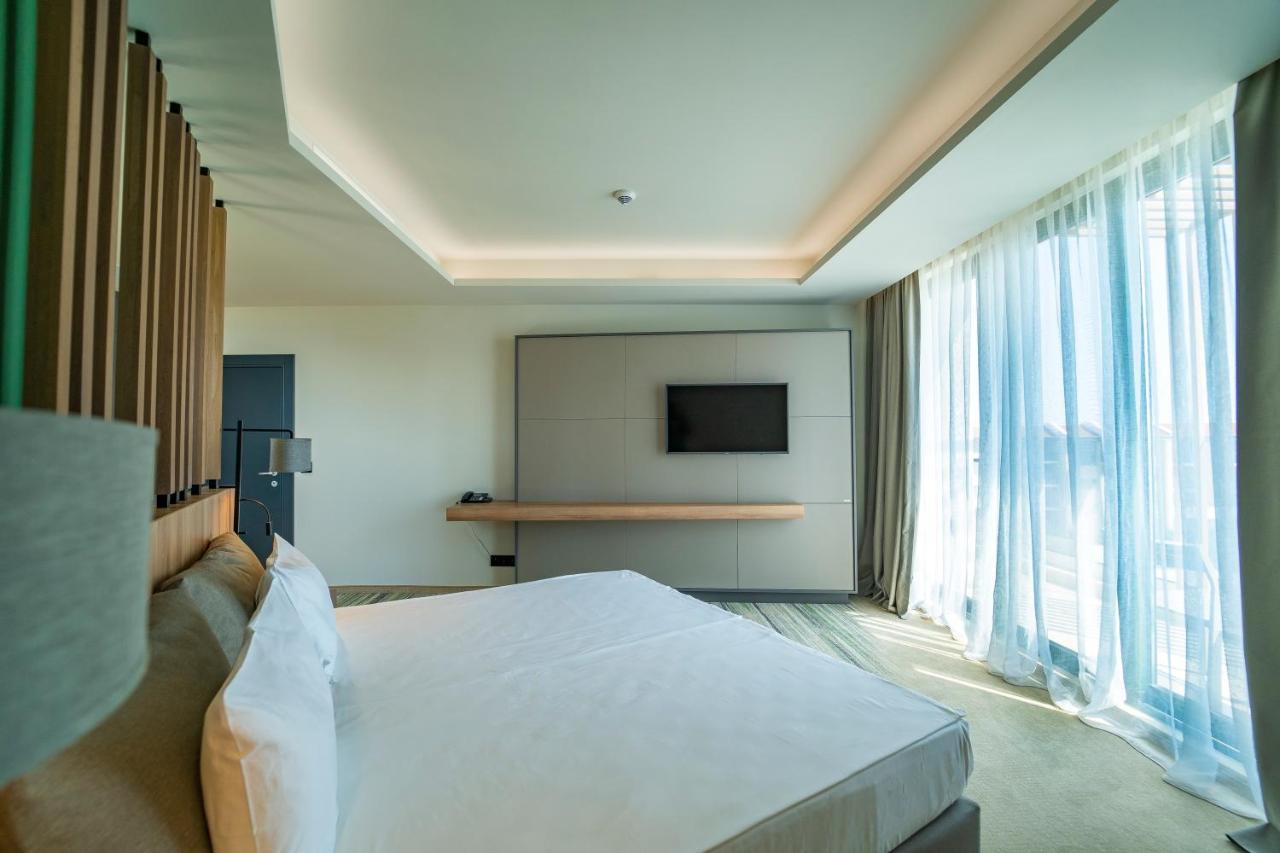 Hvd Reina Del Mar - Premium Spa Service & Free Parking Obzor Exterior foto